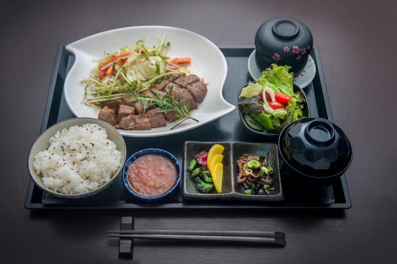 Glenmarie Hotel And Golf Resort Shah Alam Dış mekan fotoğraf A set of Korean cuisine