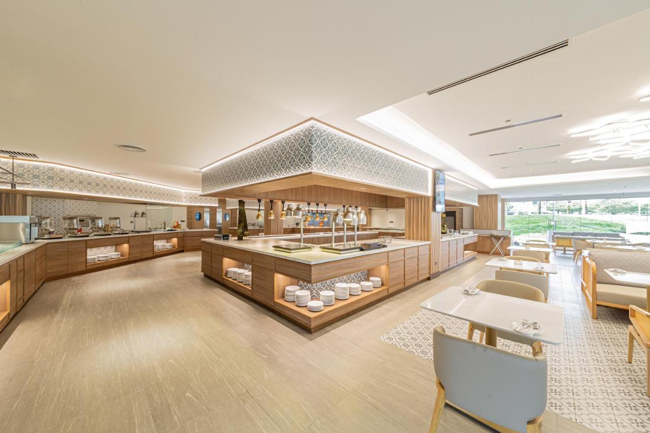 Glenmarie Hotel And Golf Resort Shah Alam Dış mekan fotoğraf The lounge at Hamamatsu Airport