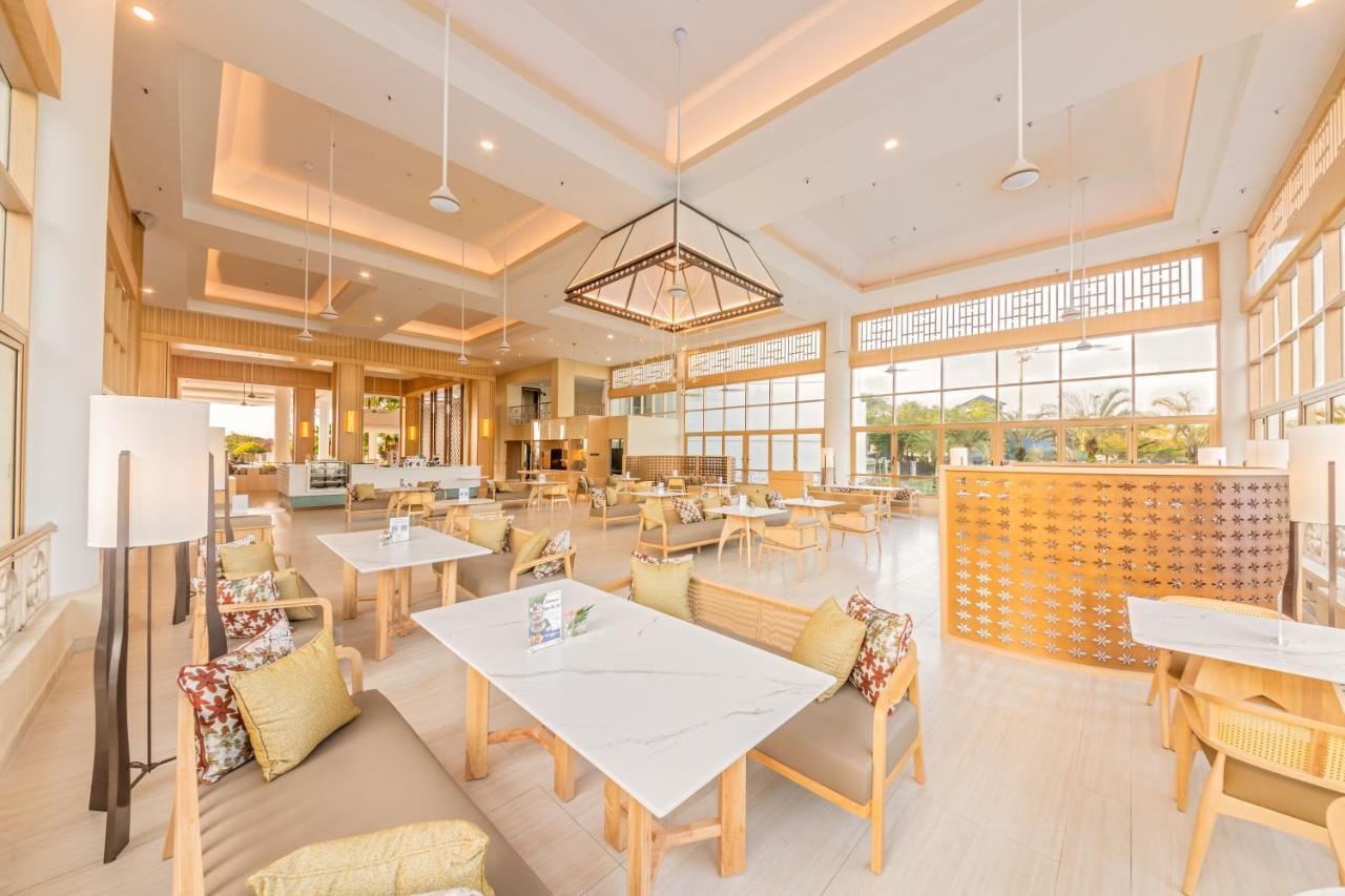 Glenmarie Hotel And Golf Resort Shah Alam Dış mekan fotoğraf The restaurant at the airport