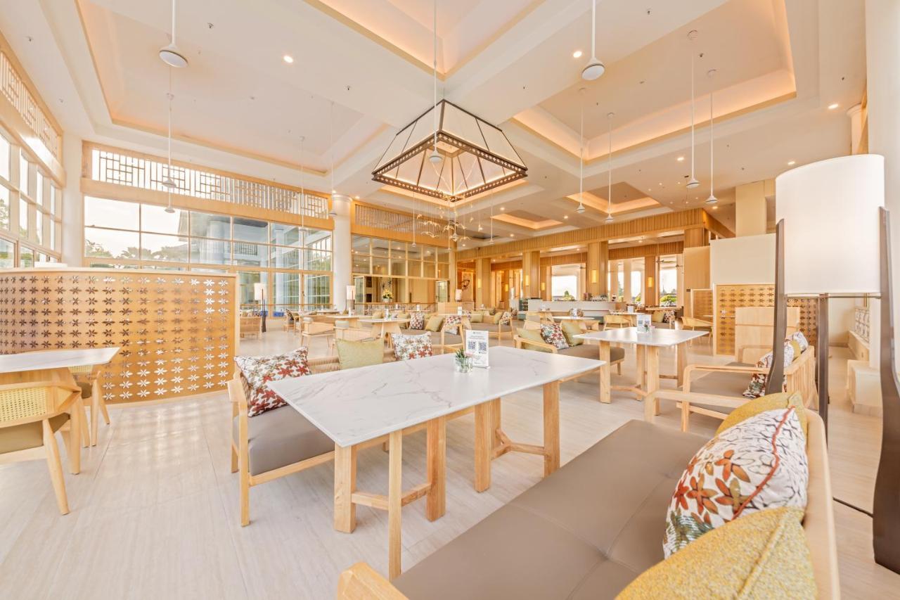 Glenmarie Hotel And Golf Resort Shah Alam Dış mekan fotoğraf The interior of the lounge