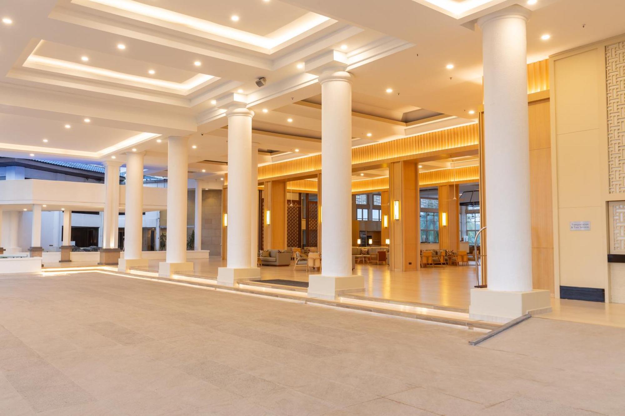 Glenmarie Hotel And Golf Resort Shah Alam Dış mekan fotoğraf The lobby of the hotel